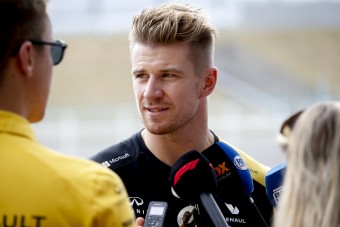 F1: Mentőövet dobhat a Renault Hülkenbergnek