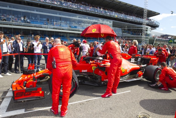 Dobhatják a gumiszabályt az F1-ben