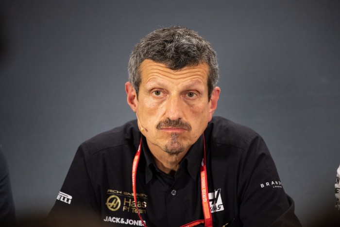 F1: Pénzbüntetéssel megúszta a bírót szídó főnök