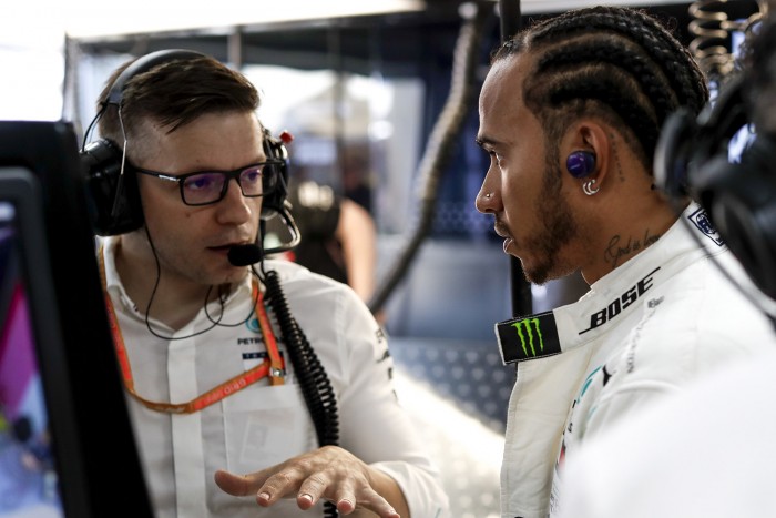 F1: Kidőlt Hamilton első számú segítője