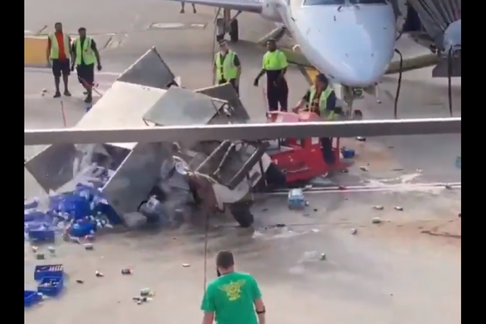 Megkergült jármű okozott veszélyes pillanatokat egy amerikai reptéren