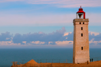 Odébb tolnak Dániában egy 120 éves világítótornyot