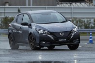 Sportautós teljesítményt pakoltak a Nissan Leafbe 17