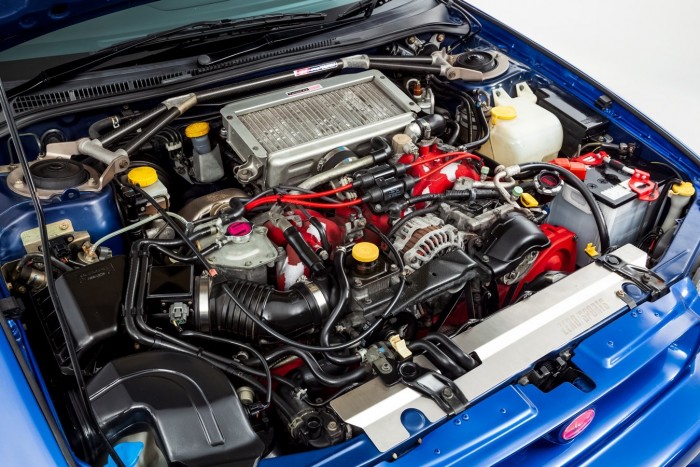 Tömve van technikával az Impreza 22B 6