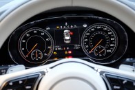Vezettük a világ leggyorsabb szabadidő-autóját – Bentley Bentayga Speed 98