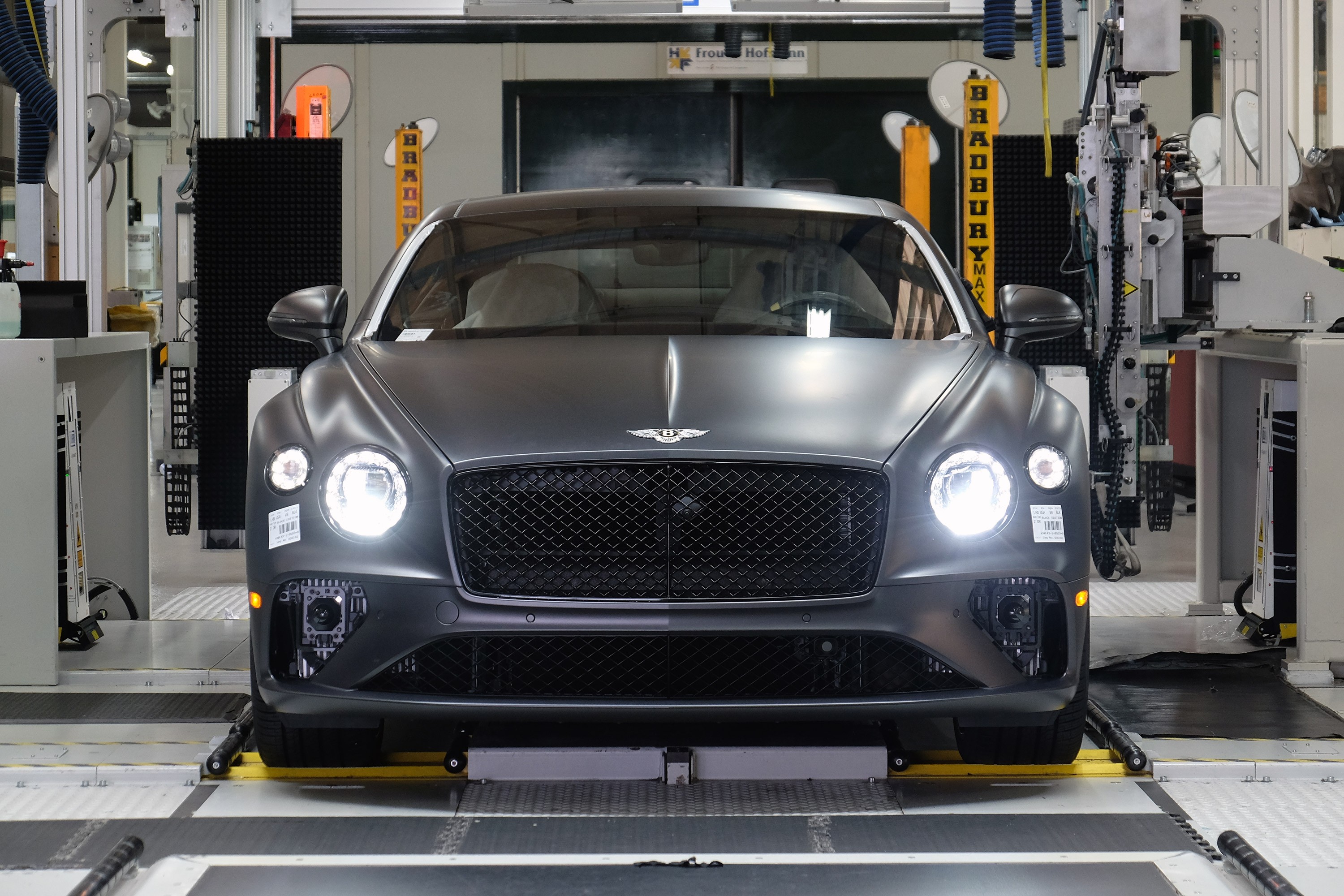 Vezettük a világ leggyorsabb szabadidő-autóját – Bentley Bentayga Speed 88