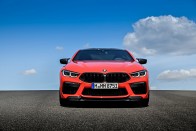 Több száz új fotón a BMW M8 Competition 268
