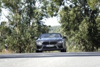Több száz új fotón a BMW M8 Competition 442