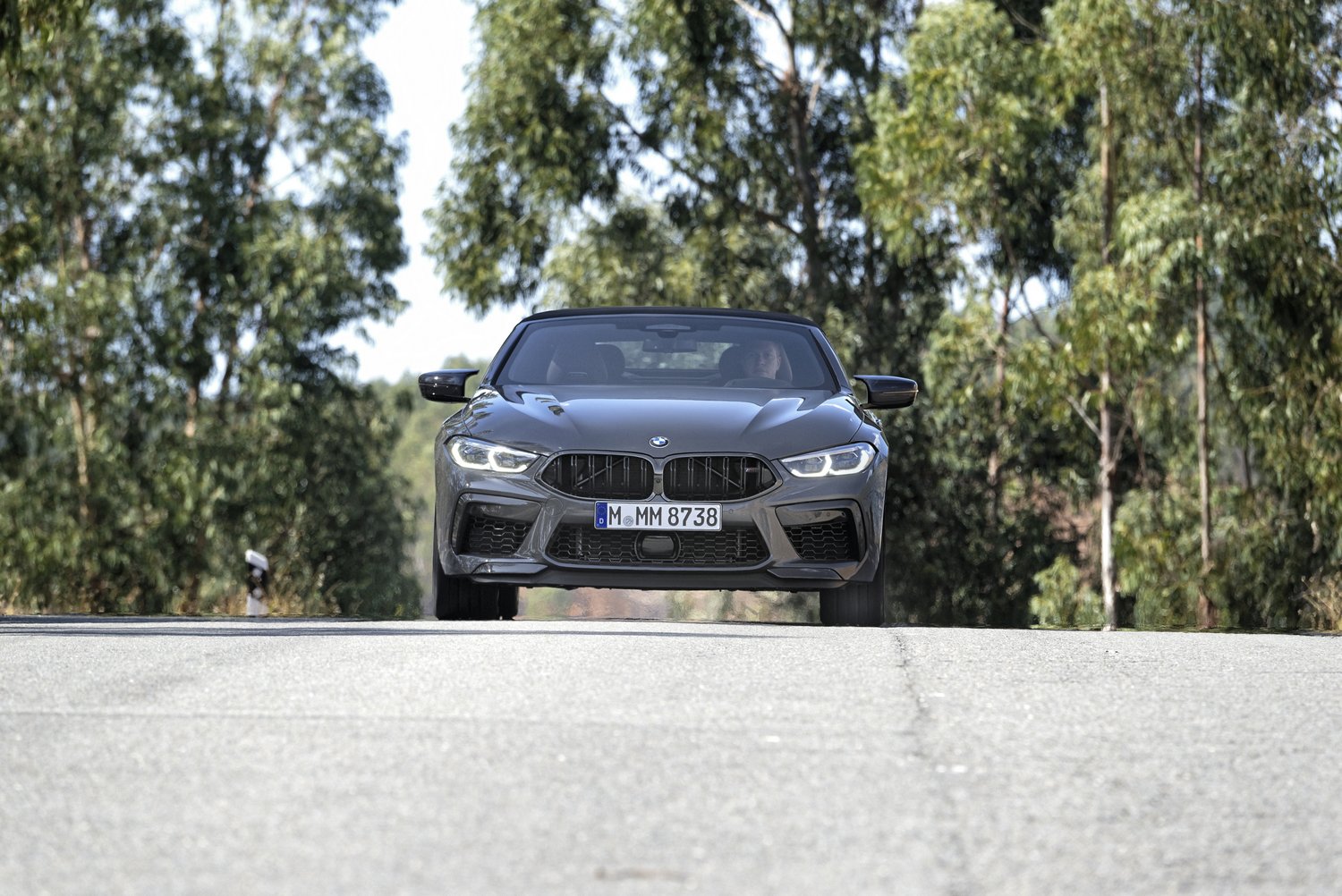 Több száz új fotón a BMW M8 Competition 377