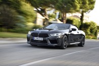 Több száz új fotón a BMW M8 Competition 438