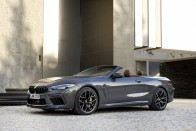 Több száz új fotón a BMW M8 Competition 428