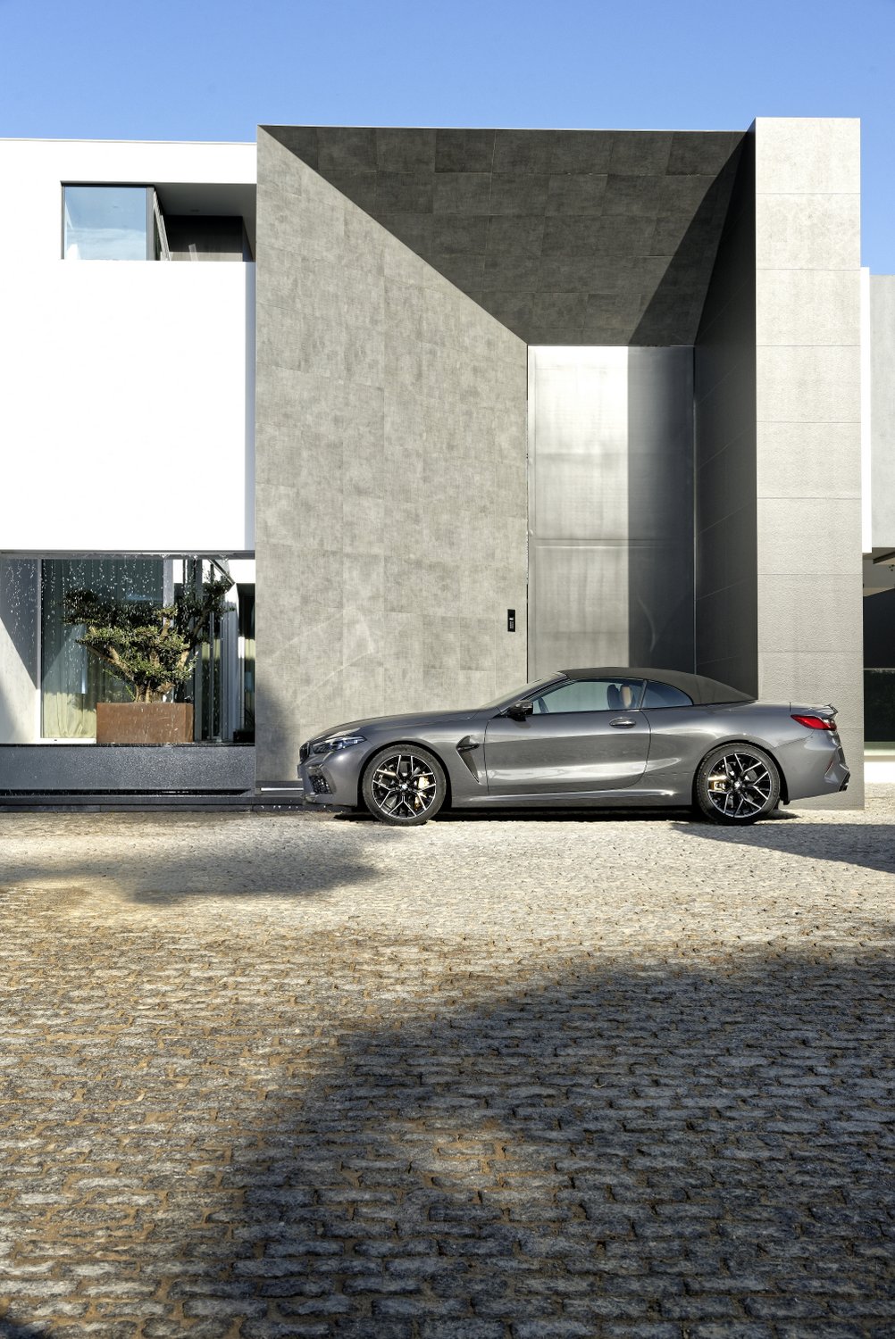 Több száz új fotón a BMW M8 Competition 362