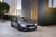 Több száz új fotón a BMW M8 Competition 422