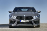 Több száz új fotón a BMW M8 Competition 499