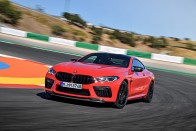 Több száz új fotón a BMW M8 Competition 209