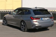 Itt az új Egyes és a kombi Hármas BMW 33 Itt az új Egyes és a kombi Hármas BMW 33