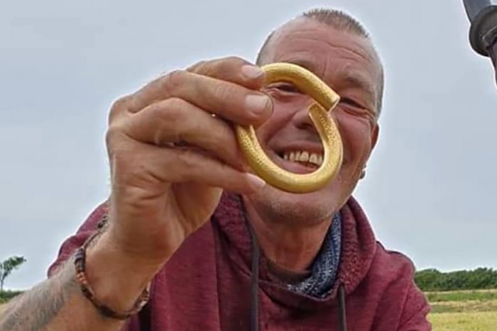 Értékes ókori kincsre bukkant fémkeresőjével egy férfi