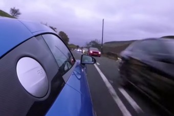 Videó alapján büntették a száguldozó autóst