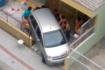 Ehhez a parkolóhelyhez az egész család kell