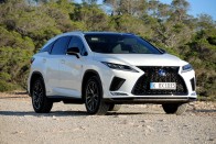 Csodalámpával a németek ellen – új Lexus RX 34