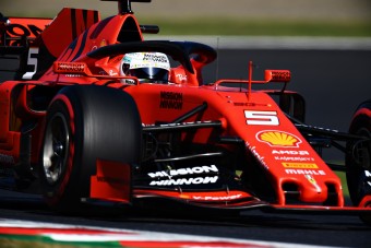 F1: Szabálytalan motort használ a Ferrari?