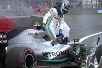 F1: Hatalmas Merci-balesettel zárult az időmérő