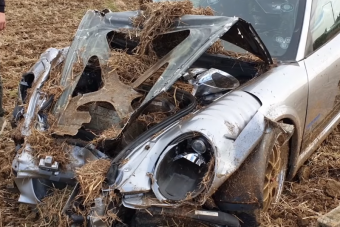360 km/óra felett fékezett későn a Porsche sofőrje, csúnya vége lett