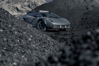 Ezt az emelt Lamborghini Gallardot bármikor meghajtanánk terepen