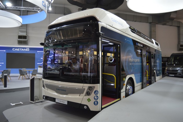 Ez a busz kapta meg a Toyota hajtását