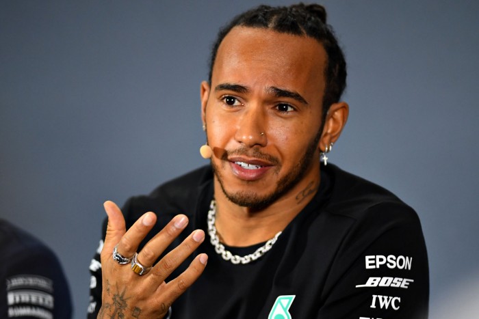 F1: Hamilton lemondott a magánrepülőről 2 | Vezess F1: Hamilton lemondott a magánrepülőről 2