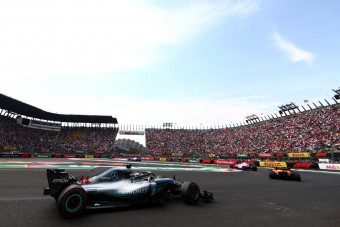 F1: Kármentésre készül a Mercedes