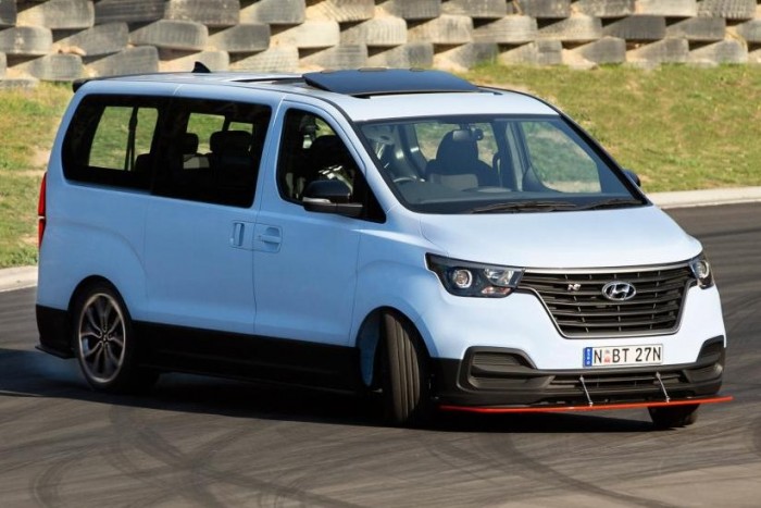 Versenyautó nagycsaládos támogatással