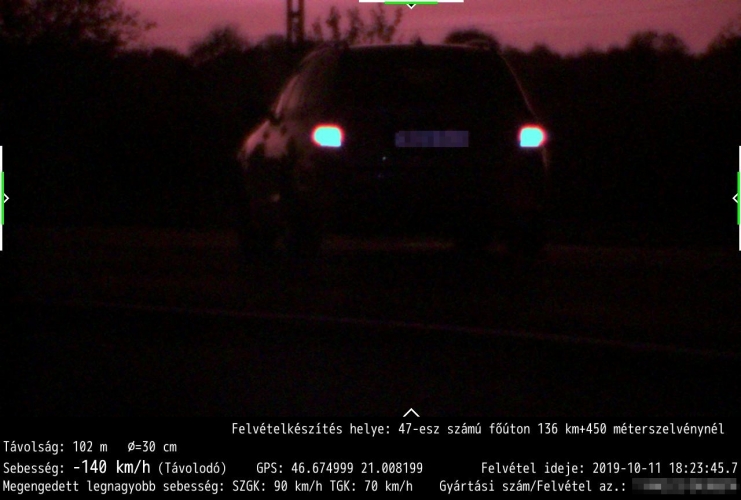 Egymás után kétszer szaladt bele a traffiba a BMW-s a 47-esen, nem is kevéssel 1