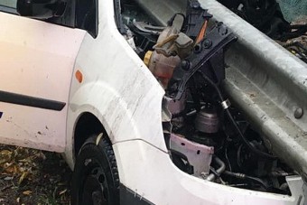 Fotókon a Lovasberénynél felnyársalt Ford