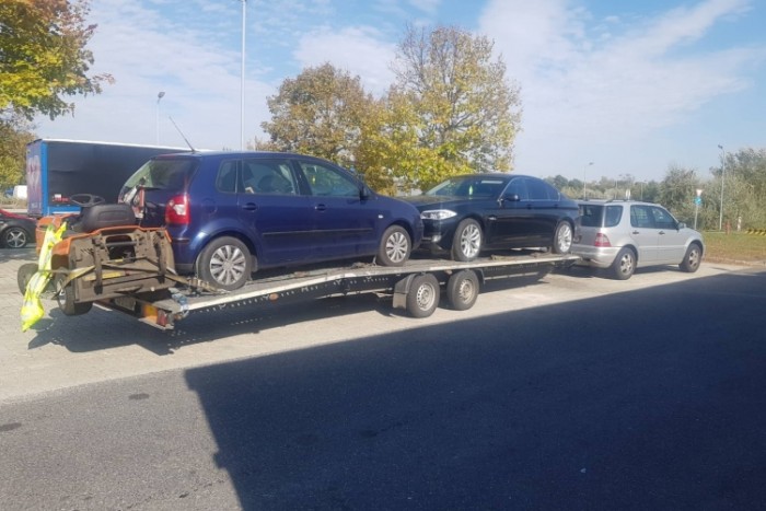 Vitte a szerb tréleres a BMW-t és a VW-t, amit még mögéjük tett, az nagyon kemény 1 Vitte a szerb tréleres a BMW-t és a VW-t, amit még mögéjük tett, az nagyon kemény 1