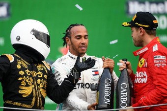 F1: Vettelt felhúzta a dobogós bohóckodás