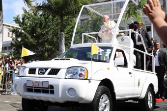 Vén platós lett az új pápamobil