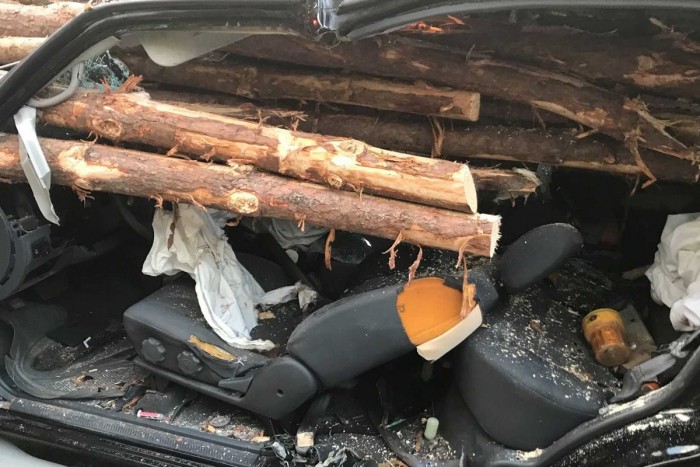 Kész csoda, hogy ezt a balesetet túlélte az autós 5