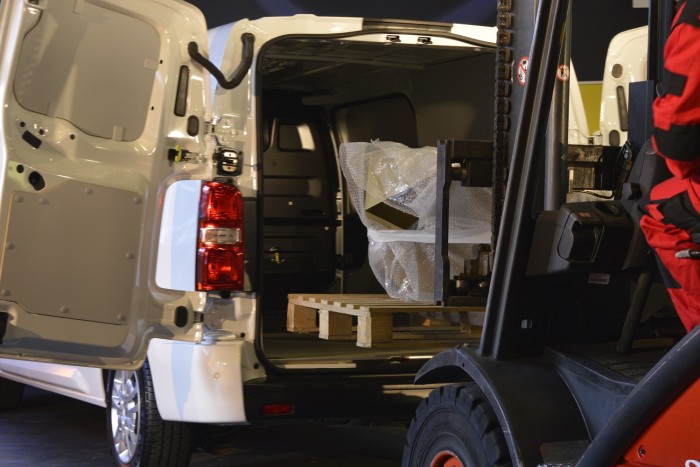 Már magyarul is tud az új Vivaro 6 Már magyarul is tud az új Vivaro 6