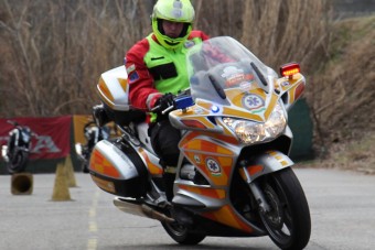 Egy magyar mentőmotoros megmentett egy kislányt, az anyuka így fejezi ki háláját