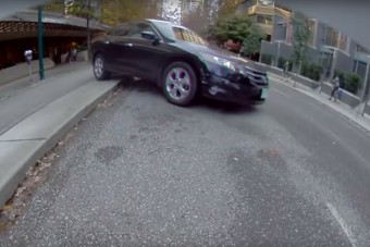 Katasztrófába fulladt a hondás párhuzamos parkolása