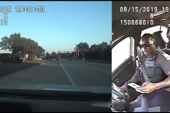 Telefont nyomkodott vezetés közben a rendőr, igazán furcsa baleset lett a vége