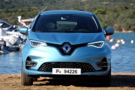 Szebb, erősebb és messzebb is megy Európa kedvenc villanyautója – Renault Zoé teszt 2019 2