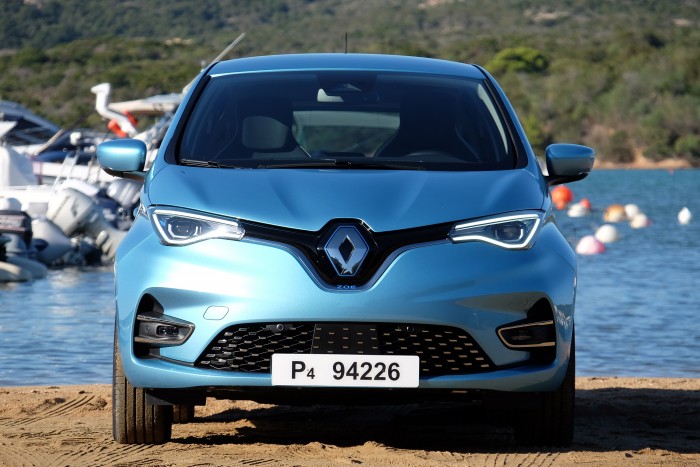 Szebb, erősebb és messzebb is megy Európa kedvenc villanyautója – Renault Zoé teszt 2019 1 Szebb, erősebb és messzebb is megy Európa kedvenc villanyautója – Renault Zoé teszt 2019 1