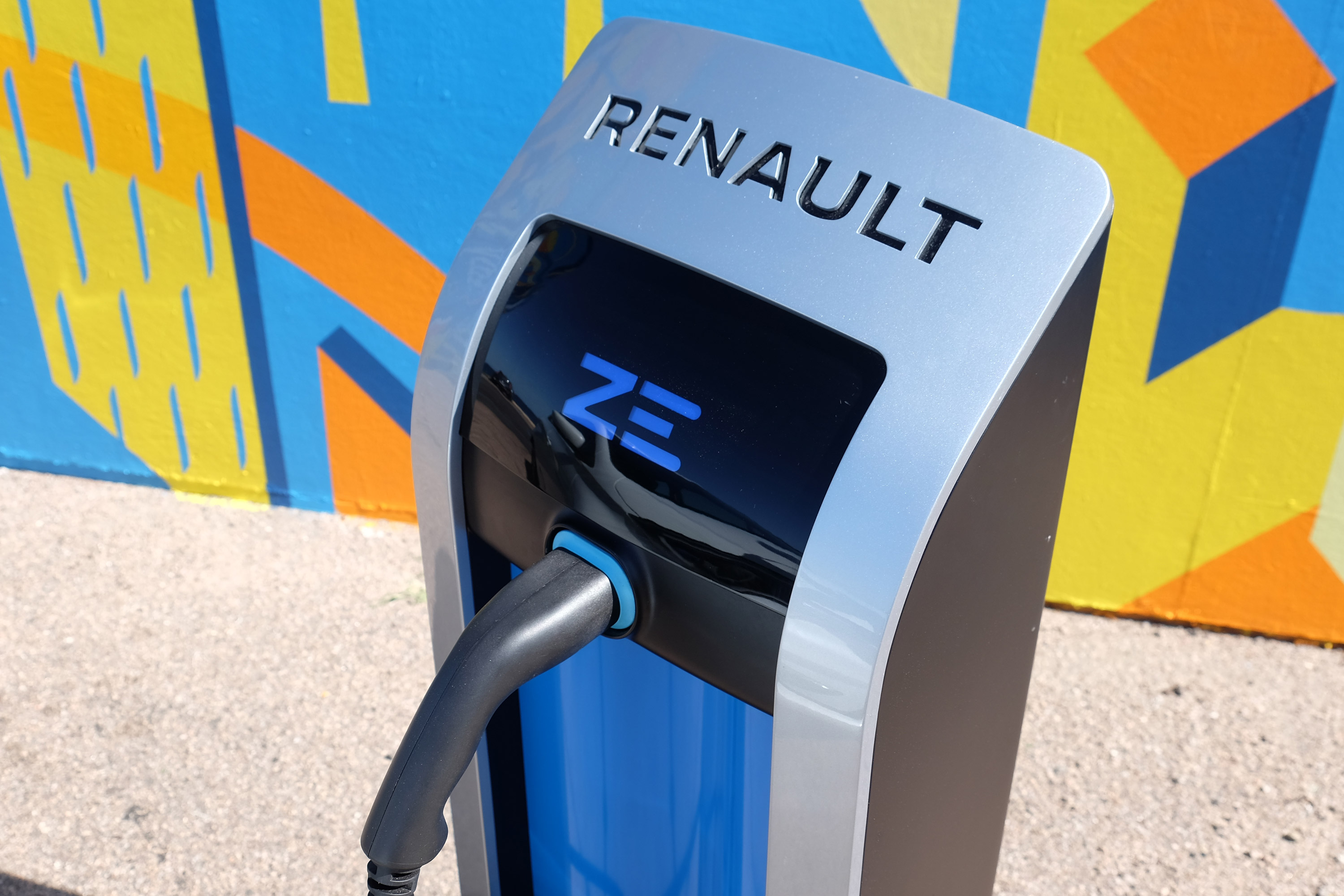 Szebb, erősebb és messzebb is megy Európa kedvenc villanyautója – Renault Zoé teszt 2019 18
