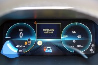 Szebb, erősebb és messzebb is megy Európa kedvenc villanyautója – Renault Zoé teszt 2019 74
