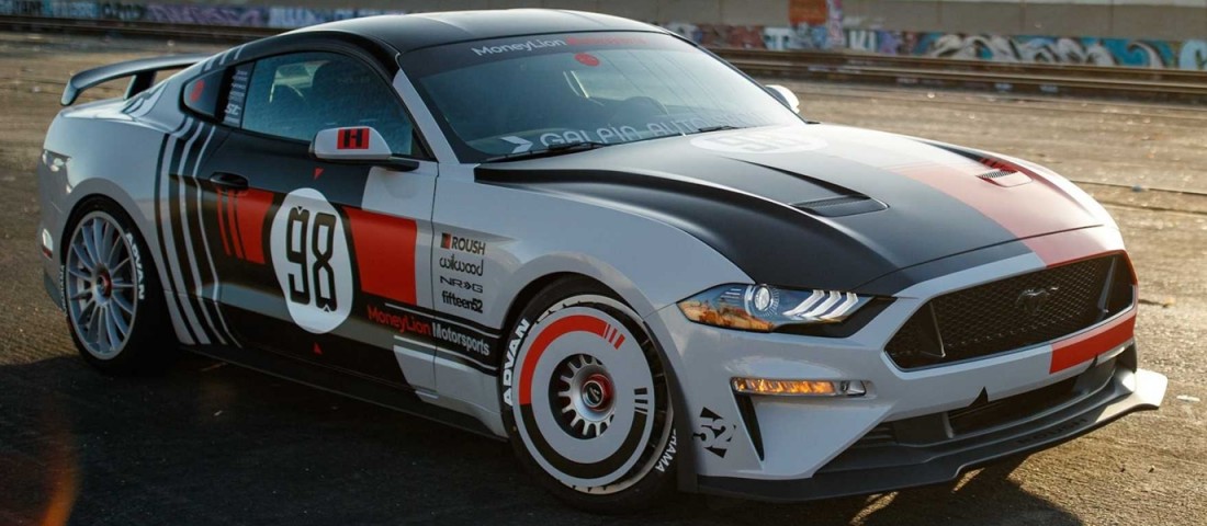 Régi gúnyával és 700 lóval lett igazán stílusos ez a Mustang