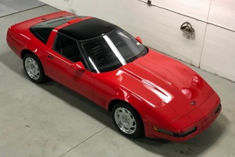 30 évig várt az első tulajdonosra ez a piros Corvette