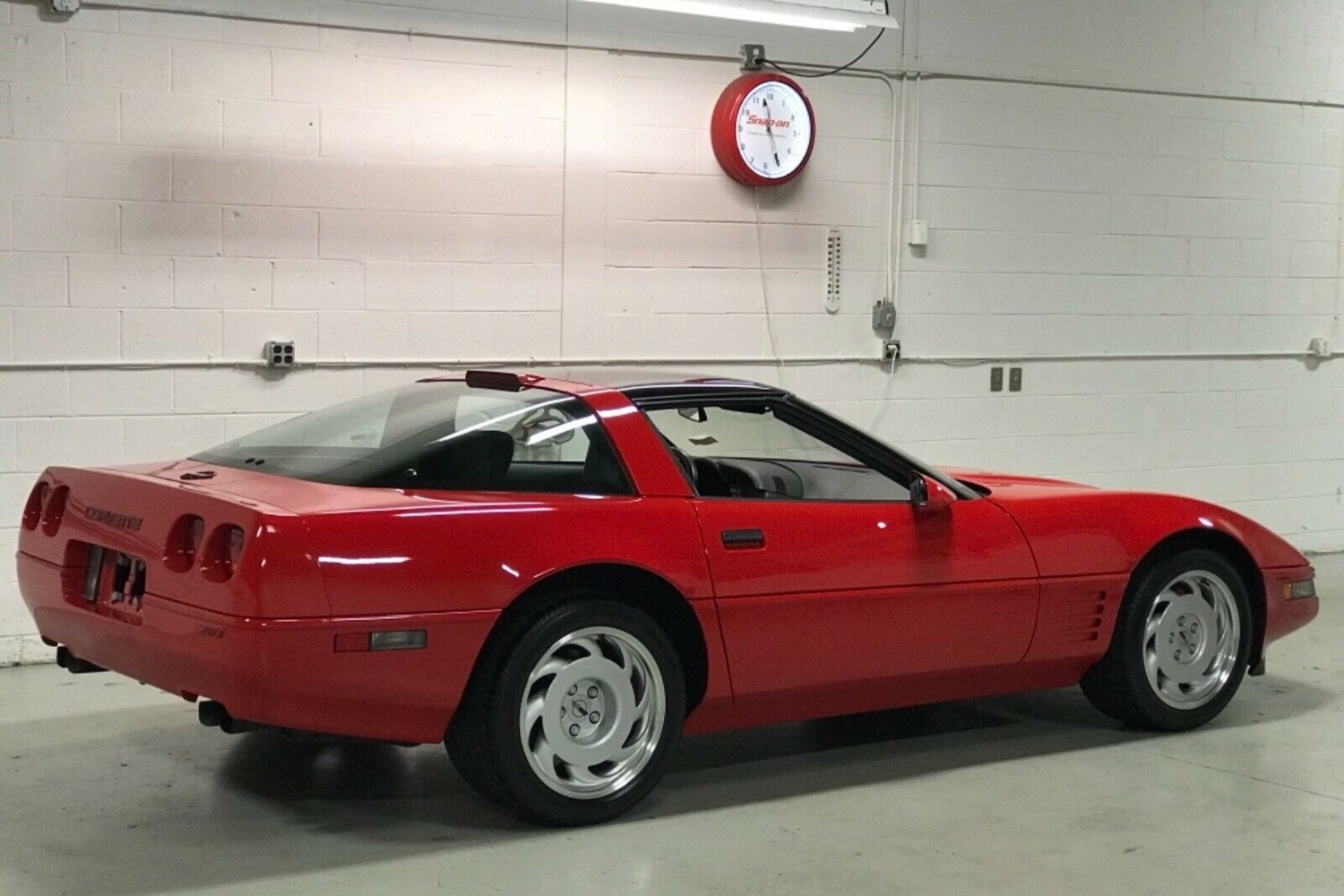 30 évig várt az első tulajdonosra ez a piros Corvette 1