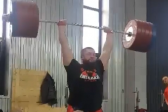 Saját világrekordját is megdöntötte az edzésen a súlyemelő